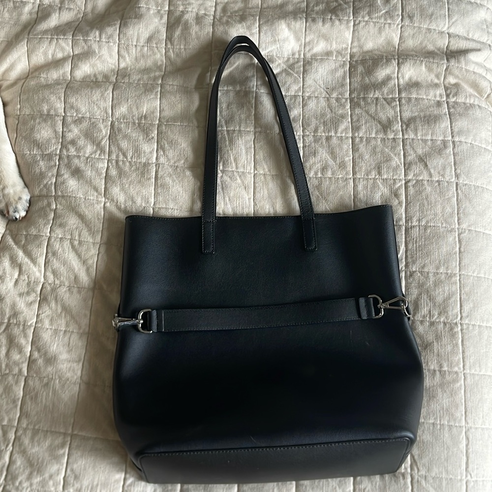 Away latitude tote